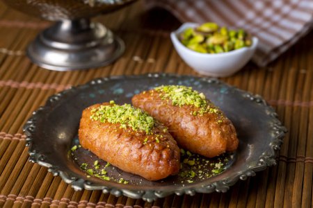 Téléchargez les photos : Dessert traditionnel turc de sorbet ; kalburabasti - en image libre de droit