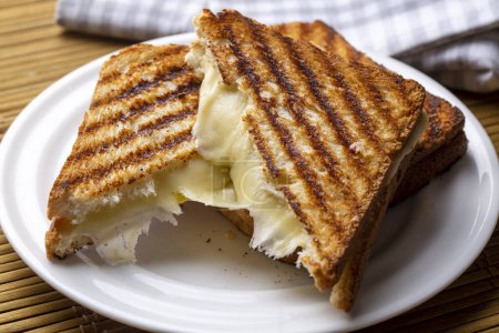 Téléchargez les photos : Turkish style cheddar cheese toast - en image libre de droit