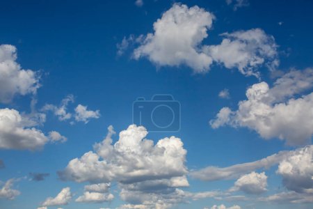 Foto de Cielo azul y nubes - Imagen libre de derechos