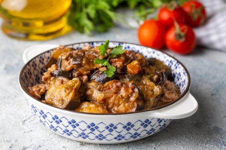 Cuisine traditionnelle turque délicieuse ; moussaka d'aubergine (nom turc ; musakka patlican))