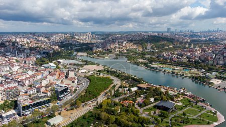 Téléchargez les photos : Vue photographique de la Corne d'Or d'Istanbul (Halic) avec drone, Halic - Istanbul - en image libre de droit