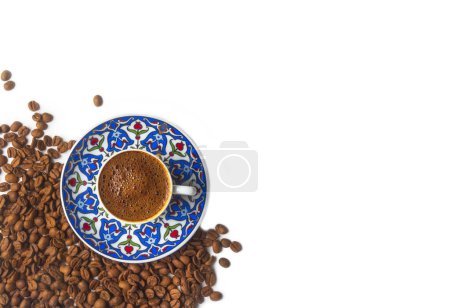 Téléchargez les photos : Délicieux café turc traditionnel isolé sur fond blanc. - en image libre de droit