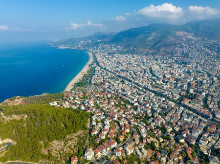 Téléchargez les photos : Vue aérienne de la grande côte d'Alanya avec drone, Alanya - Turquie - en image libre de droit
