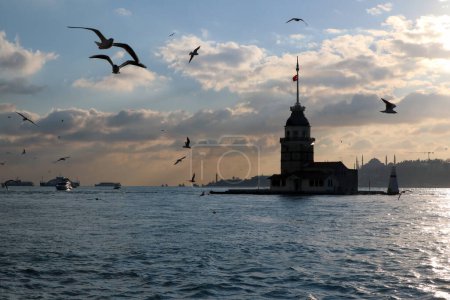 Téléchargez les photos : Istanbul - Tour Maiden - Turquie, 12 septembre 2021, paysage de la Tour Maiden (Kiz Kulesi) - en image libre de droit