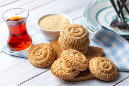 Téléchargez les photos : Cookies fabriqués avec des moules à biscuits appelés kombe. Aliments locaux traditionnels d'Antakya. - en image libre de droit