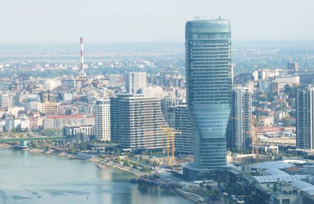 Téléchargez les photos : Vue panoramique sur le front de mer de Belgrade, la rivière Sava, la tour de Belgrade, Kalemegdan - en image libre de droit
