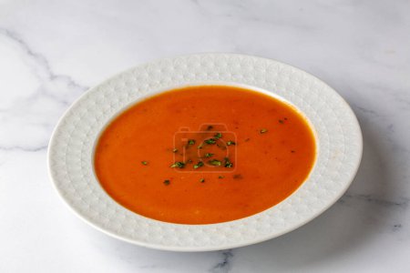 Téléchargez les photos : Délicieuse soupe aux tomates. Nom turc ; Domates corbasi - en image libre de droit