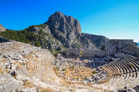 Téléchargez les photos : Termessos ancienne ville l'amphithéâtre. Termessos est l'un des sites archéologiques les plus remarquables d'Antalya-Turquie. - en image libre de droit