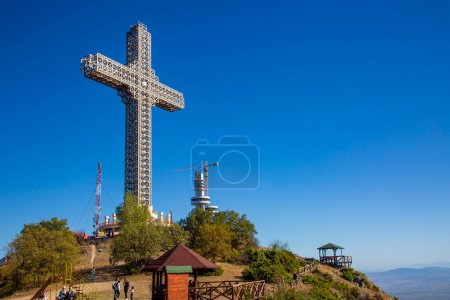 Téléchargez les photos : Millennium Cross on the top of Vodno mountain hill in Skopje, Macedonia - en image libre de droit