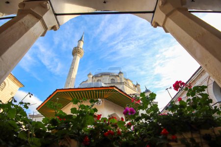 Téléchargez les photos : Mosquée Sherif Halil Pacha, également connue sous le nom de mosquée Tombul - Shumen, Bulgarie - en image libre de droit