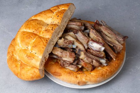 Foto de Traditional delicious local Turkish food; Buryan kebab. It is a meat dish that belongs to Siirt and Bitlis regions. It is also called "Perive" in Arabic. Turkish name; Buryan kebabi - Imagen libre de derechos