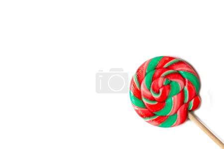 Foto de Piruleta colorida, caramelos coloridos sobre un fondo blanco - Imagen libre de derechos