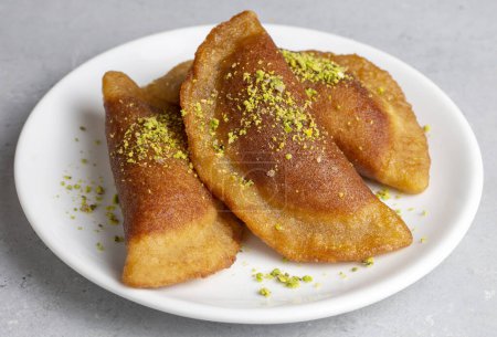 Téléchargez les photos : Dessert traditionnel turc Tas Kadayif - en image libre de droit