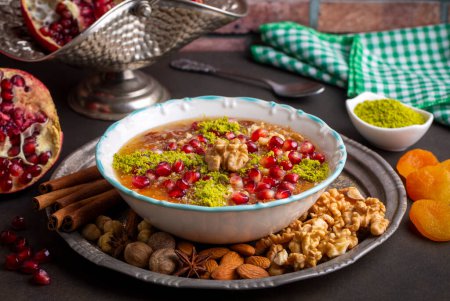 Foto de Tradicional delicioso postre turco; Ashura (Asure) - Imagen libre de derechos