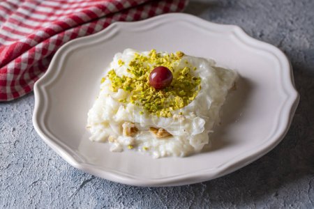 Téléchargez les photos : Dessert traditionnel turc du Ramadan Gullac - en image libre de droit