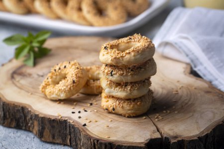 Foto de Turkish Bagel with sesame seeds or salty ring cookies. Turkish name; Kandil simidi or tuzlu halka kurabiye - Imagen libre de derechos