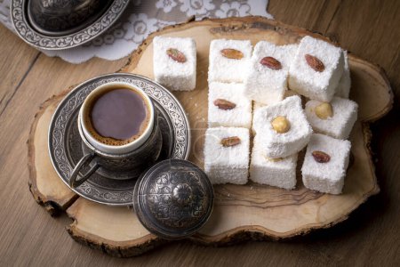 Téléchargez les photos : Délice traditionnel turc ; délice du sultan (nom turc ; Sultan lokumu)) - en image libre de droit
