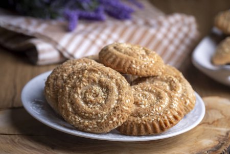 Foto de Galletas hechas con moldes de galletas llamados kombe. Alimentos locales tradicionales de Antakya. - Imagen libre de derechos