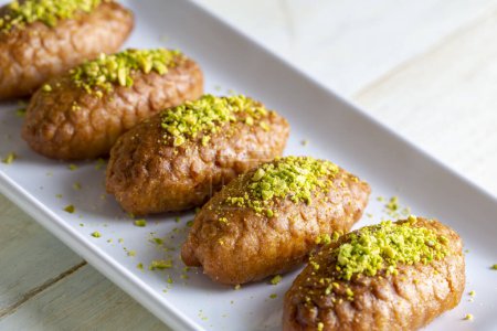Téléchargez les photos : Dessert traditionnel turc de sorbet ; kalburabasti - en image libre de droit
