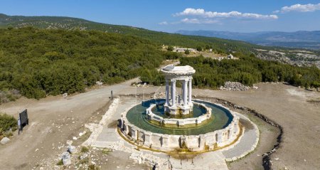 Téléchargez les photos : Fontaine historique dans l'ancienne ville de Kibyra - Burdur - Turquie - en image libre de droit