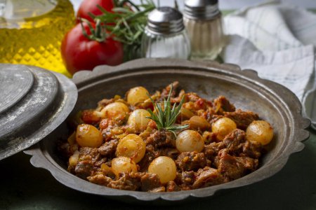 Foto de Carne asada tradicional turca Coban Kavurma - Imagen libre de derechos