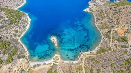 Téléchargez les photos : Île de Chios - Grèce. Plage de Didima ou Didyma (littéralement "jumeaux") plage sur le côté ouest de l'île - en image libre de droit