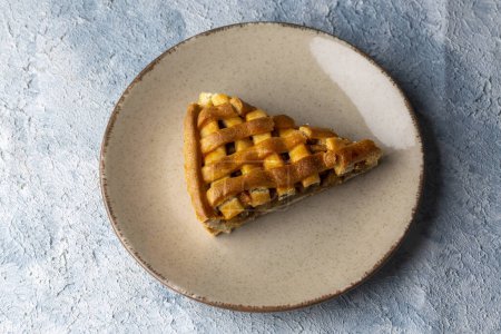 Téléchargez les photos : Dessert maison de tarte aux pommes biologique prêt à manger. Nom turc ; elmali turta - en image libre de droit