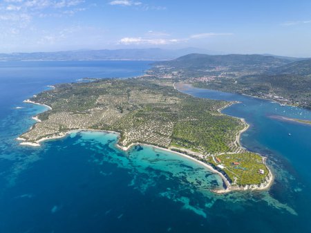 Foto de Líneas costeras del Egeo Norte Fotografía aérea de Pissa Bay. Pissa koyu - Dikili - Izmir - Turquía. - Imagen libre de derechos