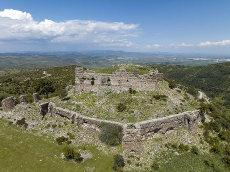 Foto de Castillo viejo; Castillo de Yogurtcu, Manisa - Turquía - Imagen libre de derechos