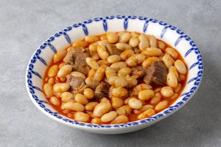 Téléchargez les photos : Aliments turcs ; haricots secs, haricots à la viande hachée (kuru fasulye) - en image libre de droit