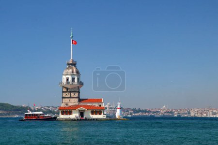 Téléchargez les photos : Tour de la Vierge (Tour de Leandros, Turque : Kiz Kulesi) à Istanbul, Turquie - en image libre de droit