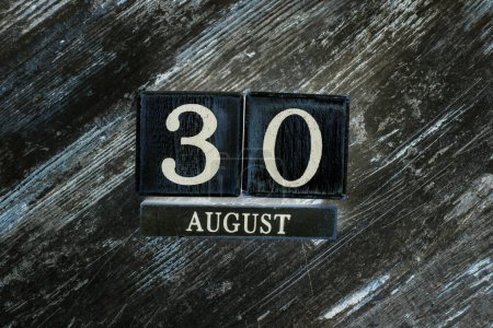 Téléchargez les photos : 30 août, fond du calendrier en bois - en image libre de droit