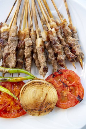 Téléchargez les photos : Traditionnel délicieux aliments turcs ; brochettes flic sis - en image libre de droit