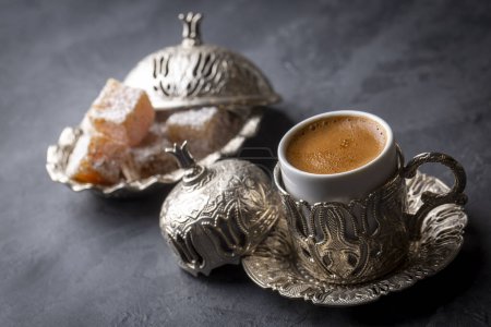 Téléchargez les photos : Délicieux café turc traditionnel et délice turc - en image libre de droit