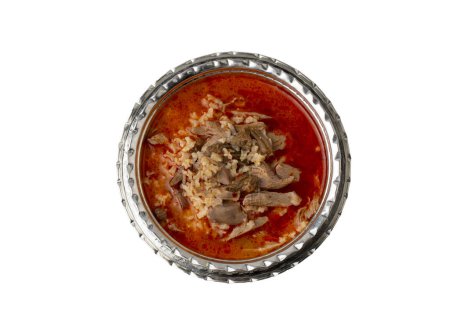 Téléchargez les photos : Soupe turque Beyran à la viande d'agneau, riz, ail haché et sauce au vinaigre. Aliments biologiques traditionnels. Soupe traditionnelle de Gaziantep, Turquie. (nom turc ; Beyran corbasi) - en image libre de droit