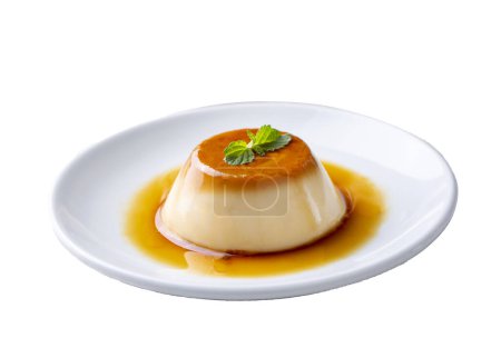 Téléchargez les photos : Pudding au caramel crème avec sauce au caramel dans une assiette - en image libre de droit