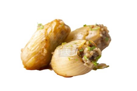 Téléchargez les photos : Plat à l'oignon farci. Oignons farcis à partir de plats turcs traditionnels (nom turc ; Sogan dolmasi) - en image libre de droit