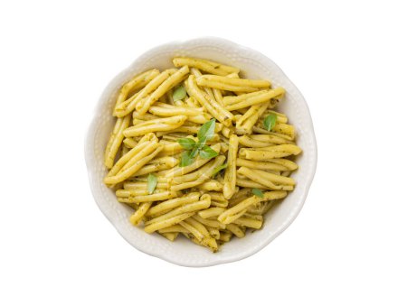Téléchargez les photos : Casarecce pâtes avec sauce pesto coriandre sur fond gris, vue sur le dessus. Délicieux déjeuner végétarien. - en image libre de droit