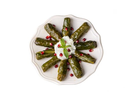 Téléchargez les photos : Pazi sarma. Plat turc traditionnel à base de feuilles de blettes farcies de riz et d'épices, sarmale, dolmades, dolmadaki, dolmadakia - en image libre de droit
