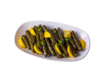 Téléchargez les photos : Délicieux plats traditionnels turcs ; feuilles farcies (Yaprak sarmasi
) - en image libre de droit