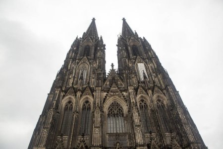 Téléchargez les photos : La cathédrale de Cologne. Patrimoine mondial - une cathédrale gothique catholique romaine à Cologne. - en image libre de droit
