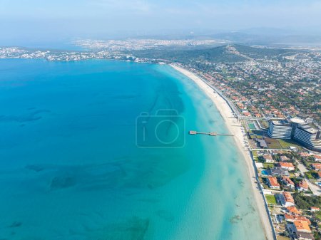 Ilica Beach Drone Photo, Temporada de verano en el mar Egeo, Izmir Turquía
