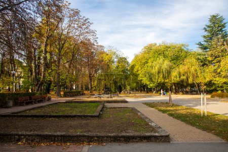 Shumen - Bulgaria, 29 de octubre de 2023, Otoño en la ciudad Park Shumen