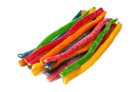 Téléchargez les photos : Bandes de bonbons à la gelée aigre colorée dans des saupoudres de sucre - en image libre de droit