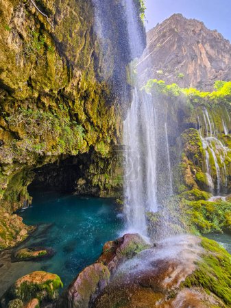 Téléchargez les photos : Cascade de Yerkopru à Mut, Mersin, Turquie. - en image libre de droit