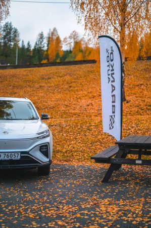 Foto de Hoff, Norway - November 14, 2022: new   electric cars on the test circuit. - Imagen libre de derechos