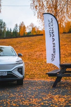 Téléchargez les photos : Hoff, Norway - November 14, 2022: new   electric cars on the test circuit. - en image libre de droit