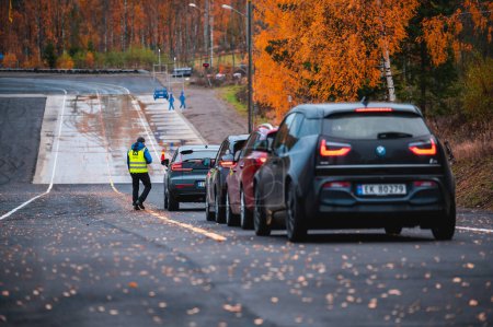 Téléchargez les photos : Hoff, Norway - November 14, 2022: new   electric cars on the test circuit. - en image libre de droit