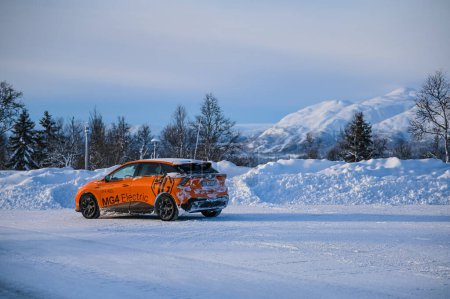 Téléchargez les photos : Rauland, Norway - January 14, 2023: Orange electric car MG4 is a hatchback chinese electric car - en image libre de droit
