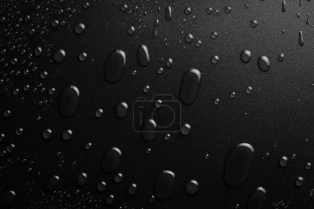 Foto de Gotas de agua sobre un fondo negro. Banner con gotas de lluvia. Vista superior. - Imagen libre de derechos